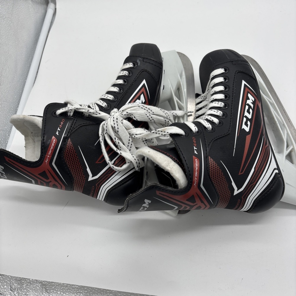 CCM JetSpeed FT340 Youth Ice Hockey Skates Size 5 Lace-Up Black/Red/White